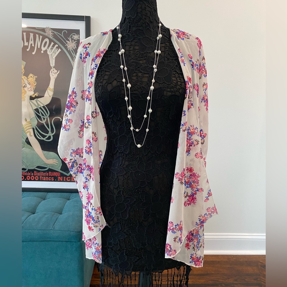 Charlotte Russe White Floral Sheer Flowy Cardigan. Size Medium